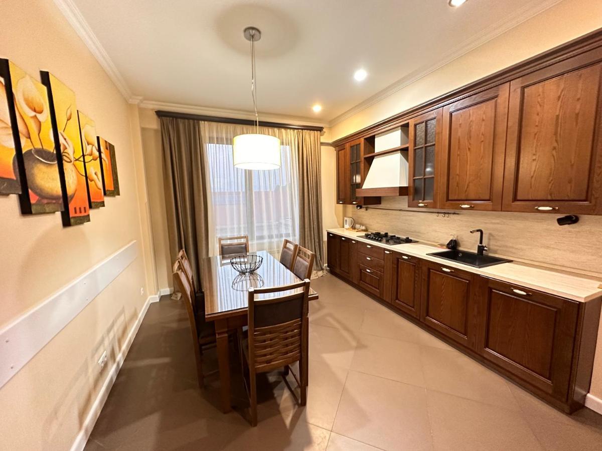 Apartment In Downtown "Rustaveli Residence" تبليسي المظهر الخارجي الصورة