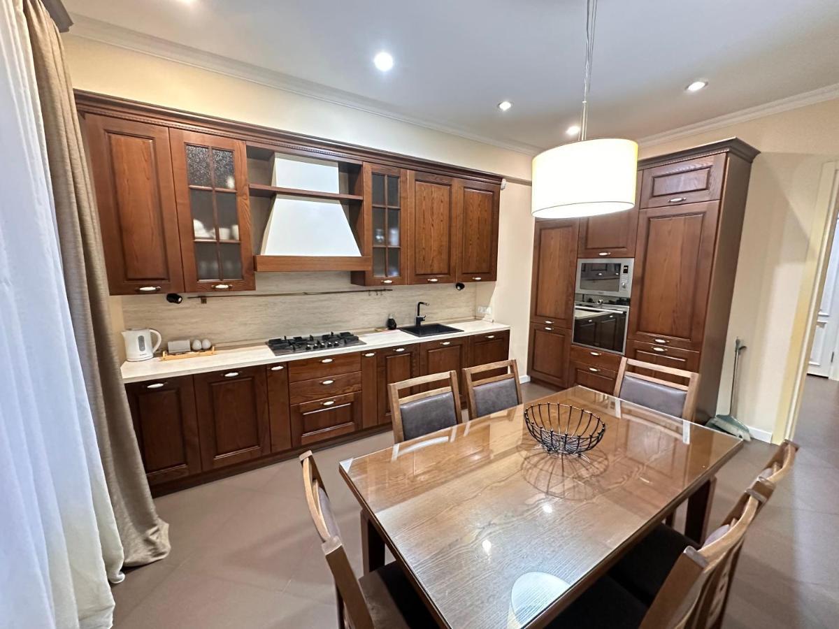 Apartment In Downtown "Rustaveli Residence" تبليسي المظهر الخارجي الصورة