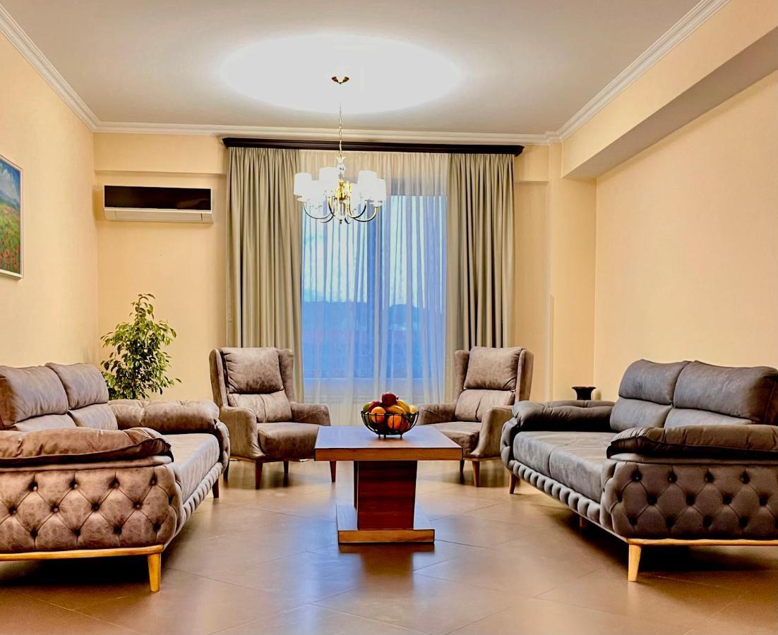 Apartment In Downtown "Rustaveli Residence" تبليسي المظهر الخارجي الصورة
